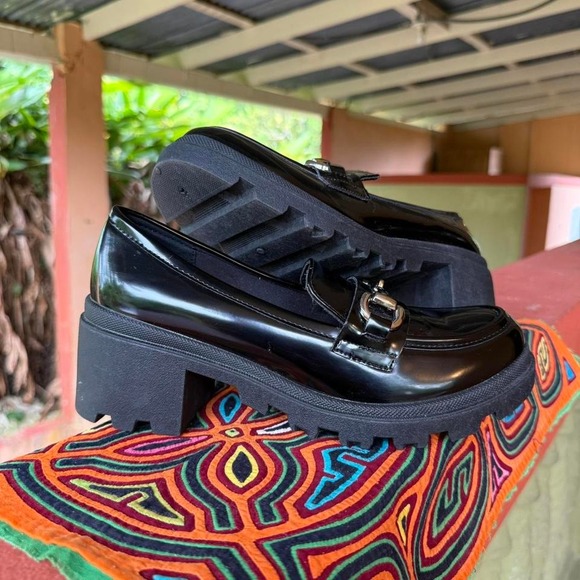 Lidiya black patent loafers size 8 - Picture 1 of 6